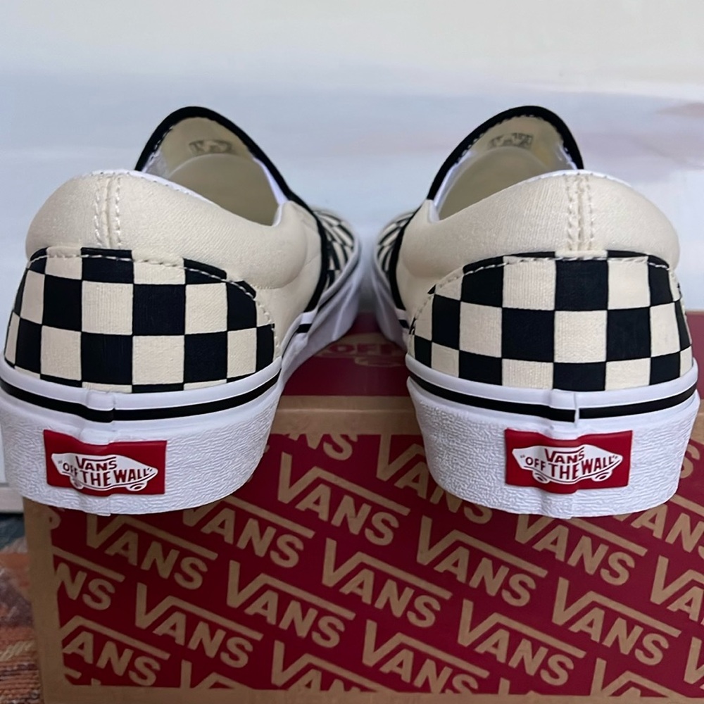 Vans Men’s Classic Slip-On BIk&Whtchckerboard/Wht
VN000EYEBWW
Sneakers - Picture 11 of 16